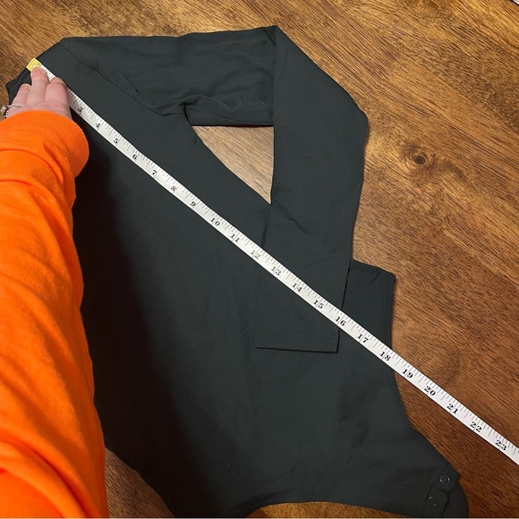 Aritzia Babaton Contour Crew Bodysuit Dark Green XS Long Sleeve Scoopneck - Picture 6 of 11